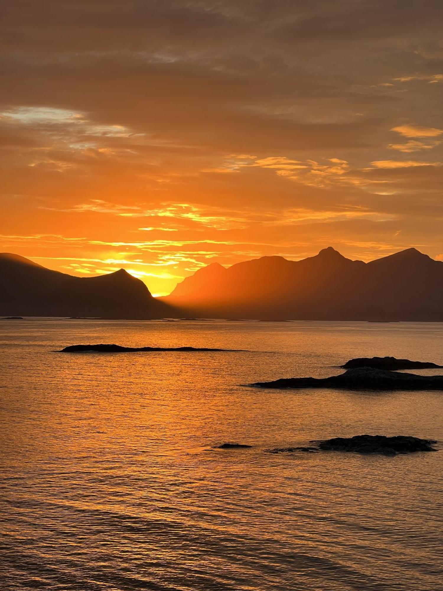 Henningsvaer Lofoten New Apartment Buitenkant foto